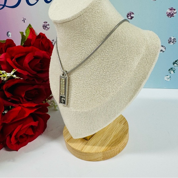 💎CRYSTAL G PENDANT NECKLACE - Picture 5 of 12